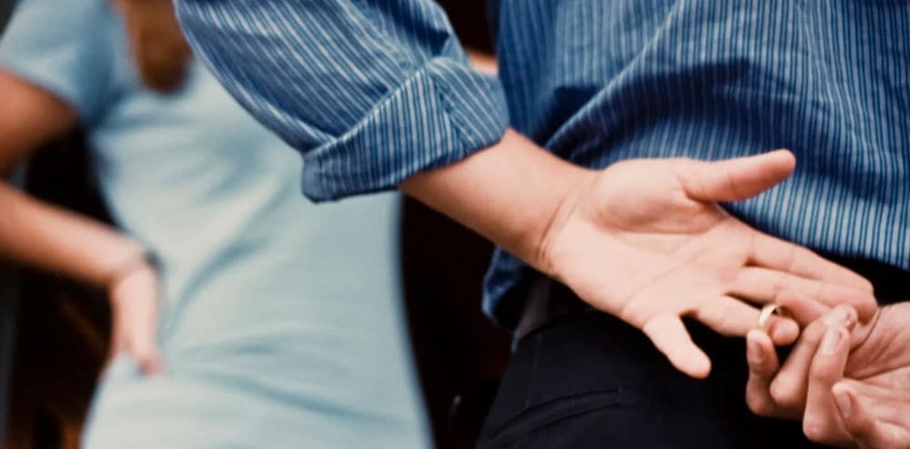 What are the Guaranteed Signs of Cheating?  Spouse Cheating